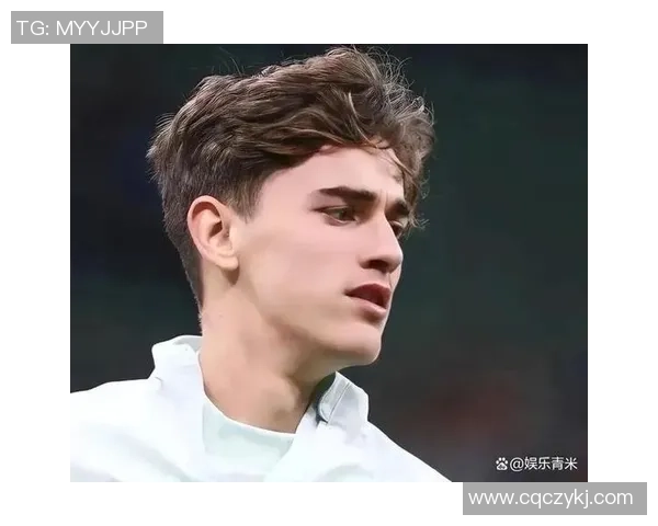 足球明星与时尚潮流的完美融合：从球场到红毯的穿搭之道