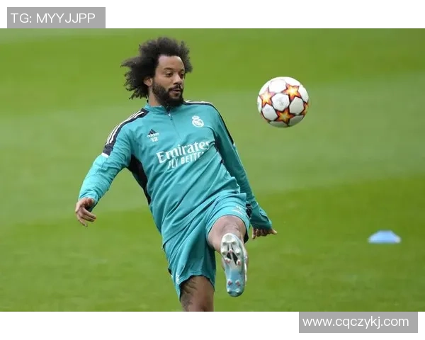 足球运动员视角：揭秘顶级球星的训练日常与比赛心态