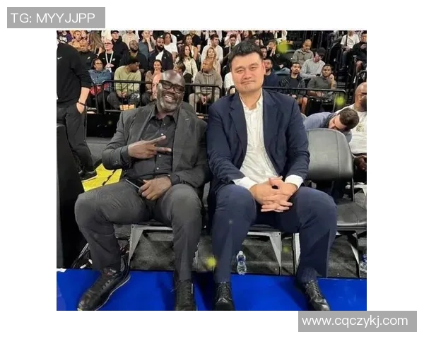 奥尼尔与足球球星同框合影展现跨界友谊与体育魅力 奥尼尔与足球球星同框合影展现跨界友谊与体育魅力