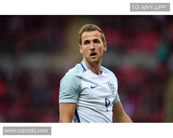 足球球星鞋破瞬间引发的运动品牌争议与球场背后的故事 足球球星鞋破瞬间引发的运动品牌争议与球场背后的故事